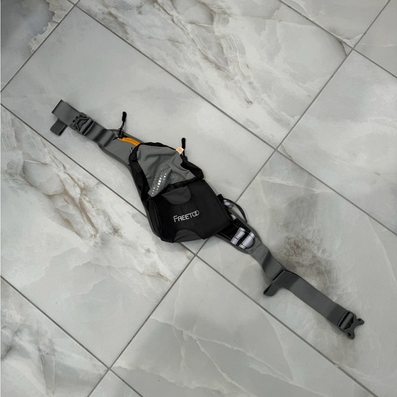 Unisex Cooling Running Belt with Padded Comfort, Water Bottle Holder + Storage - Picture 2 of 7